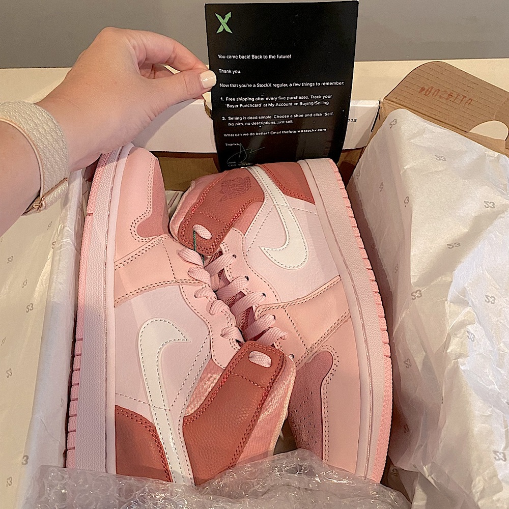 Jordan 1 mids
